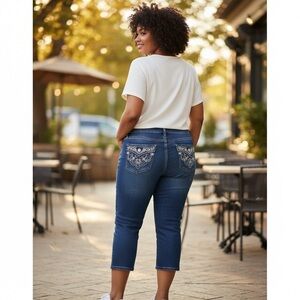 Wallflower Distressed and Embellished Stretchy Denim Blue Jean Capris Size 17